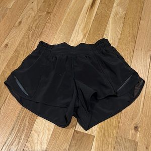 Lululemon Hotty Hot short 2.5